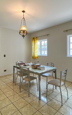 Casa à venda com 250m², 4 quartos e 5 vagas Casa à venda com 250m², 4 quartos e 5 vagasSala de Jantar
