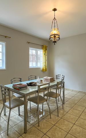 Casa à venda com 250m², 4 quartos e 5 vagas Casa à venda com 250m², 4 quartos e 5 vagasSala de Jantar