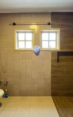 Casa à venda com 250m², 4 quartos e 5 vagas Casa à venda com 250m², 4 quartos e 5 vagasBanheiro da Suíte