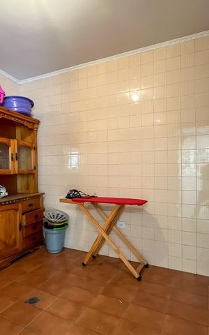 Casa à venda com 250m², 4 quartos e 5 vagas Casa à venda com 250m², 4 quartos e 5 vagasÁrea de Serviço