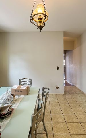 Casa à venda com 250m², 4 quartos e 5 vagas Casa à venda com 250m², 4 quartos e 5 vagasSala de Jantar