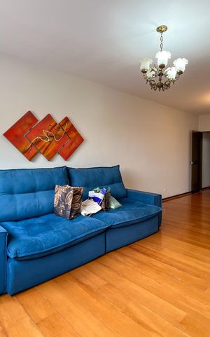 Casa à venda com 250m², 4 quartos e 5 vagas Casa à venda com 250m², 4 quartos e 5 vagasSala