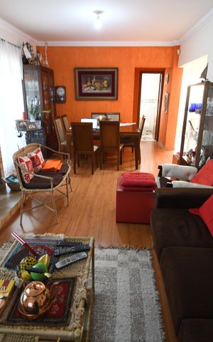 Casa à venda com 230m², 4 quartos e 5 vagasSala