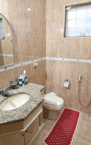 Casa à venda com 230m², 4 quartos e 5 vagasBanheiro Suíte 1
