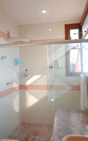 Casa à venda com 445m², 3 quartos e 3 vagasBanheiro da Suíte 2