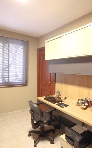 Casa à venda com 445m², 3 quartos e 3 vagasEscritório