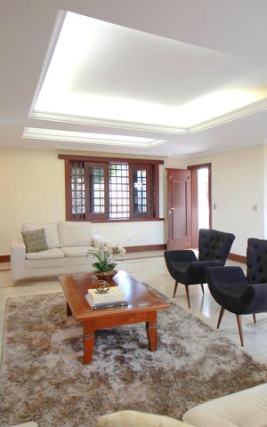Casa à venda com 445m², 3 quartos e 3 vagasSala