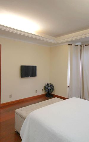 Casa à venda com 445m², 3 quartos e 3 vagasSuíte 2