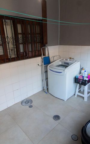Casa à venda com 284m², 3 quartos e 4 vagas Casa à venda com 284m², 3 quartos e 4 vagasÁrea de Serviço