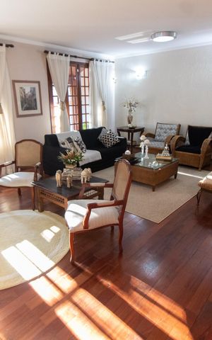 Casa à venda com 284m², 3 quartos e 4 vagas Casa à venda com 284m², 3 quartos e 4 vagasSala