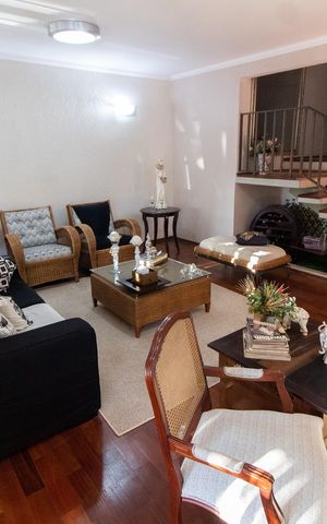 Casa à venda com 284m², 3 quartos e 4 vagas Casa à venda com 284m², 3 quartos e 4 vagasSala