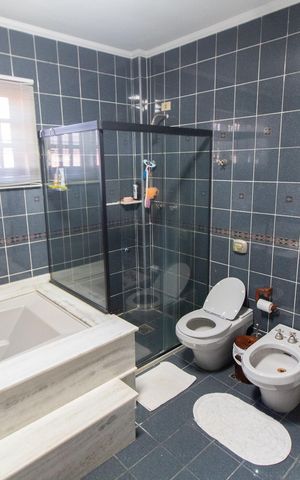 Casa à venda com 284m², 3 quartos e 4 vagas Casa à venda com 284m², 3 quartos e 4 vagasBanheiro Social