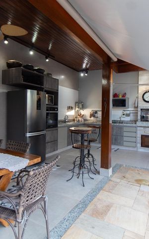Casa à venda com 284m², 3 quartos e 4 vagas Casa à venda com 284m², 3 quartos e 4 vagasÁrea comum