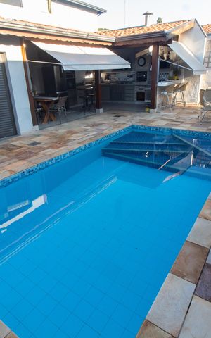 Casa à venda com 284m², 3 quartos e 4 vagas Casa à venda com 284m², 3 quartos e 4 vagasÁrea comum