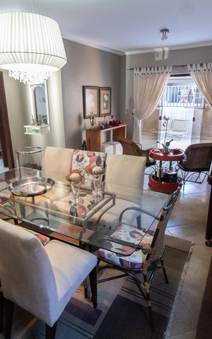 Casa à venda com 284m², 3 quartos e 4 vagas Casa à venda com 284m², 3 quartos e 4 vagasCopa