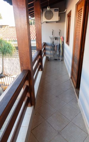 Casa à venda com 284m², 3 quartos e 4 vagas Casa à venda com 284m², 3 quartos e 4 vagasSacada do Quarto 3