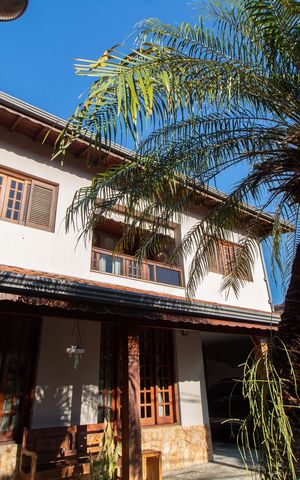 Casa à venda com 284m², 3 quartos e 4 vagas Casa à venda com 284m², 3 quartos e 4 vagasFachada
