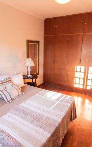 Casa à venda com 284m², 3 quartos e 4 vagas Casa à venda com 284m², 3 quartos e 4 vagasQuarto