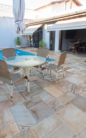 Casa à venda com 284m², 3 quartos e 4 vagas Casa à venda com 284m², 3 quartos e 4 vagasÁrea comum