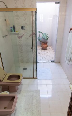 Casa à venda com 284m², 3 quartos e 4 vagas Casa à venda com 284m², 3 quartos e 4 vagasBanheiro da Suíte 2