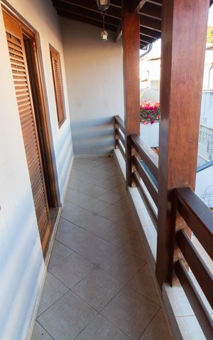 Casa à venda com 284m², 3 quartos e 4 vagas Casa à venda com 284m², 3 quartos e 4 vagasSacada do Quarto 3