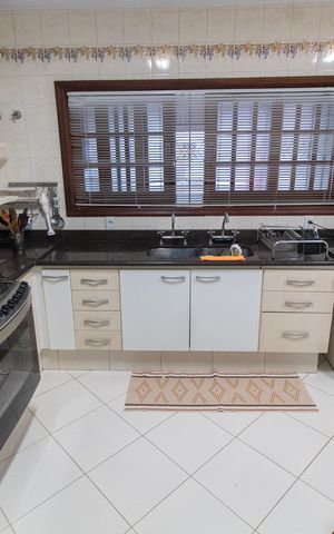 Casa à venda com 284m², 3 quartos e 4 vagas Casa à venda com 284m², 3 quartos e 4 vagasCozinha