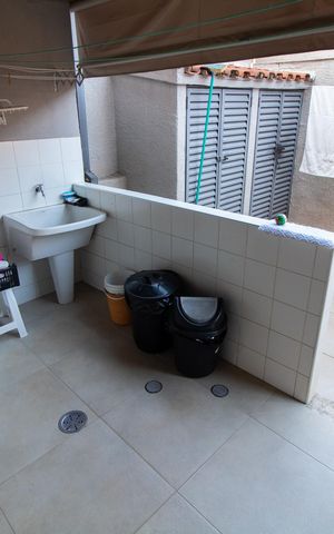 Casa à venda com 284m², 3 quartos e 4 vagas Casa à venda com 284m², 3 quartos e 4 vagasÁrea de Serviço