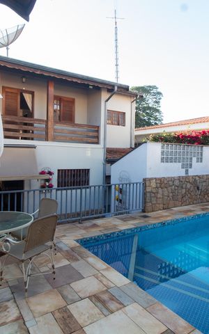 Casa à venda com 284m², 3 quartos e 4 vagas Casa à venda com 284m², 3 quartos e 4 vagasÁrea comum