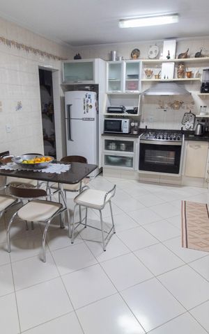 Casa à venda com 284m², 3 quartos e 4 vagas Casa à venda com 284m², 3 quartos e 4 vagasCozinha
