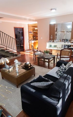Casa à venda com 284m², 3 quartos e 4 vagas Casa à venda com 284m², 3 quartos e 4 vagasSala