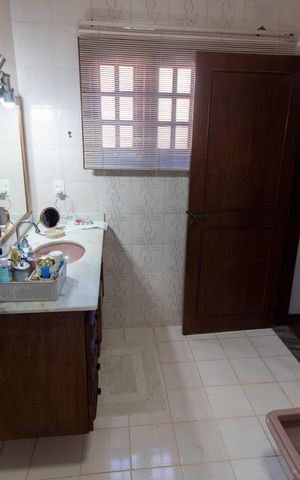 Casa à venda com 284m², 3 quartos e 4 vagas Casa à venda com 284m², 3 quartos e 4 vagasBanheiro da Suíte 2
