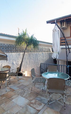 Casa à venda com 284m², 3 quartos e 4 vagas Casa à venda com 284m², 3 quartos e 4 vagasÁrea comum