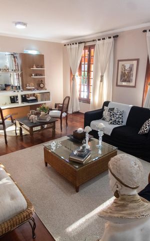 Casa à venda com 284m², 3 quartos e 4 vagas Casa à venda com 284m², 3 quartos e 4 vagasSala