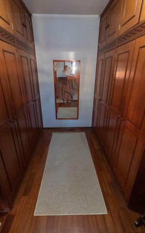 Casa à venda com 284m², 3 quartos e 4 vagas Casa à venda com 284m², 3 quartos e 4 vagasCloset da suíte
