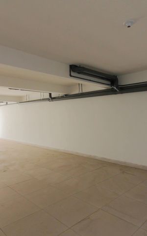 Casa à venda com 194m², 3 quartos e 6 vagas Casa à venda com 194m², 3 quartos e 6 vagasGaragem