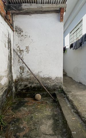 Casa à venda com 200m², 4 quartos e 2 vagas Casa à venda com 200m², 4 quartos e 2 vagasCasa 1 - Área de Serviço