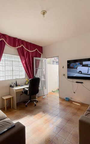 Casa à venda com 200m², 4 quartos e 2 vagas Casa à venda com 200m², 4 quartos e 2 vagasCasa 2 - Sala