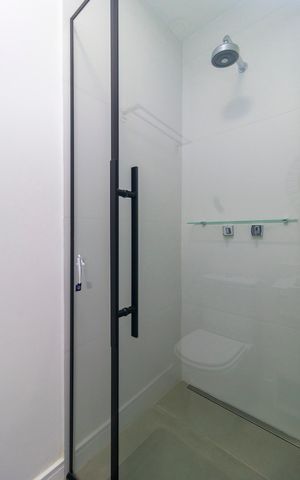 Apartamento à venda com 105m², 3 quartos e 2 vagas Apartamento à venda com 105m², 3 quartos e 2 vagasSuíte 1 - Banheiro
