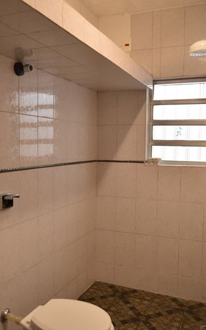 Casa à venda com 243m², 6 quartos e 4 vagasBanheiro do Quarto 3