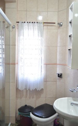 Casa à venda com 243m², 6 quartos e 4 vagasBanheiro do Quarto 5