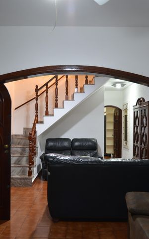 Casa à venda com 243m², 6 quartos e 4 vagasSala