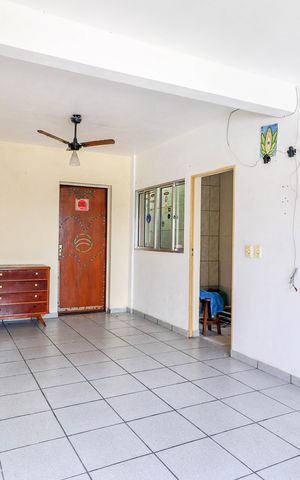 Casa à venda com 250m², 3 quartos e 2 vagas Casa à venda com 250m², 3 quartos e 2 vagasSalão Inferior