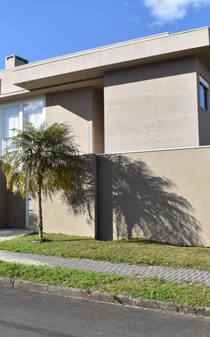 Casa para alugar com 590m², 5 quartos e 6 vagasFachada