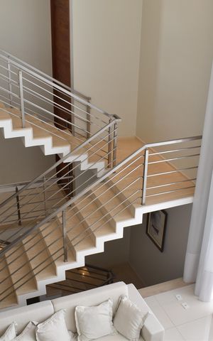 Casa para alugar com 590m², 5 quartos e 6 vagasCorredor/Escadas