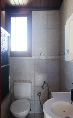 Casa à venda com 173m², 6 quartos e 3 vagasBanheiro 1