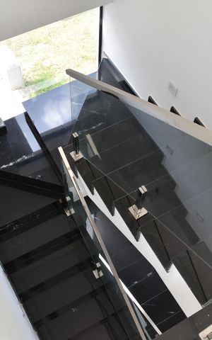 Casa de condomínio para alugar com 171m², 3 quartos e 2 vagasEscadas