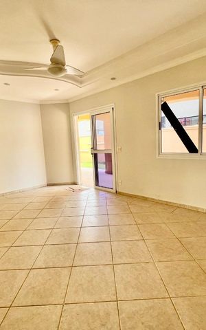 Casa à venda com 330m², 3 quartos e 4 vagas Casa à venda com 330m², 3 quartos e 4 vagasFoto 01