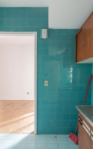 Apartamento à venda com 76m², 2 quartos e sem vagaCozinha e Área de Serviço