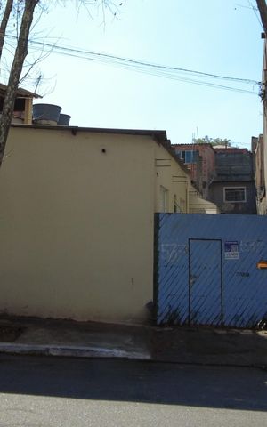 Casa à venda com 500m², 2 quartos e 2 vagasFachada