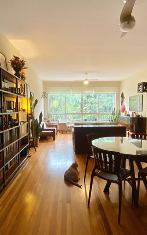 Apartamento à venda com 167m², 4 quartos e 1 vaga Apartamento à venda com 167m², 4 quartos e 1 vagaSala